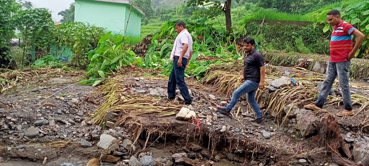 काटल गांव में फटा बादल, 50 से अधिक ग्रामीण काश्तकारों के बहे खेत