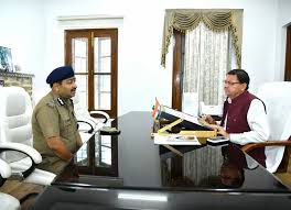 डीजीपी ने सीएम से की मुलाकात, कानून व्यवस्था पर की चर्चा