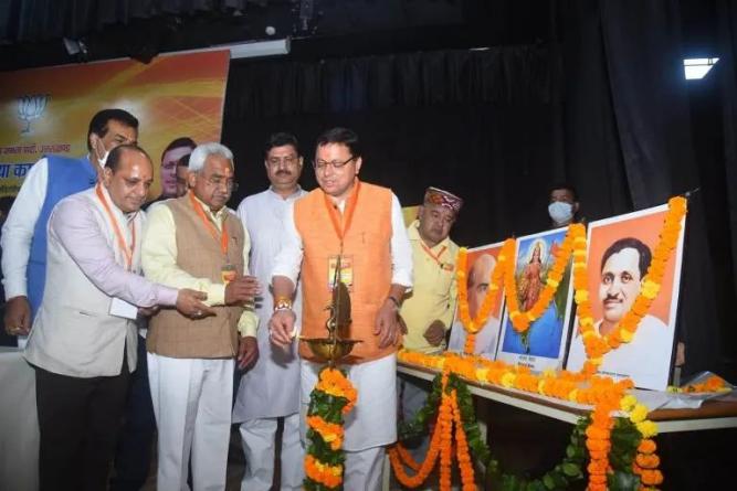 मुख्यमंत्री पुष्कर सिंह धामी ने कहा- मीडिया टीम नारद की तरह समन्वय करती है