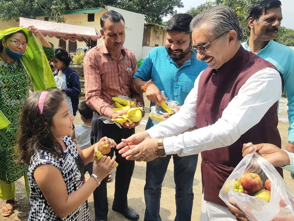 महापौर गामा ने अनाथ बच्चों के साथ मनाया अपना जन्मदिन