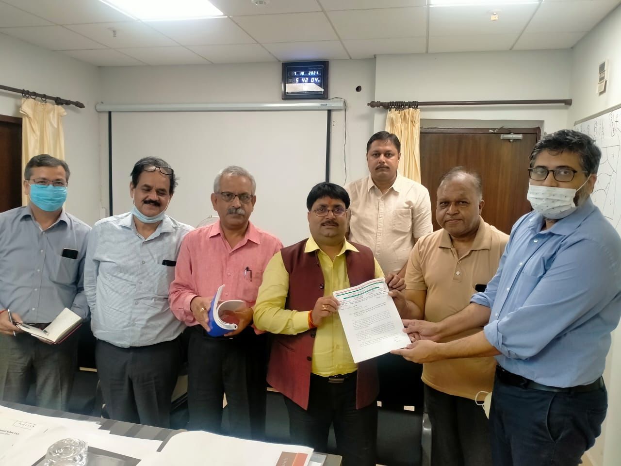 व्यापारियों की समस्याओं को लेकर राष्ट्रीय व्यापार मंडल का प्रतिनिधिमंडल आयुक्त कर से मिला