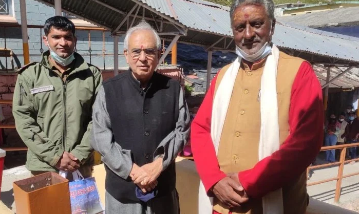 नीति आयोग के उपाध्यक्ष ने बदरीविशाल के दर्शन किए