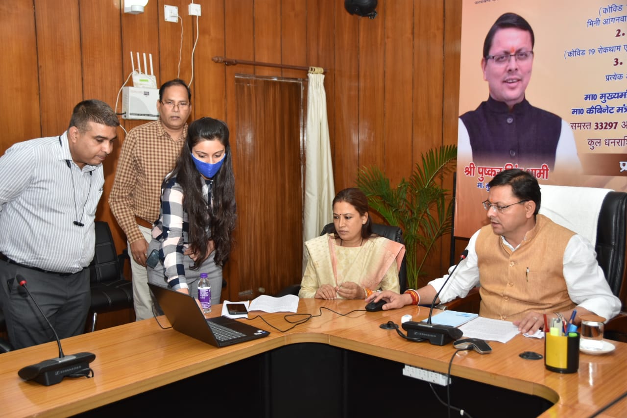 सीएम पुष्कर सिंह धामी ने आंगनबाड़ी बहनों को दी सौगात