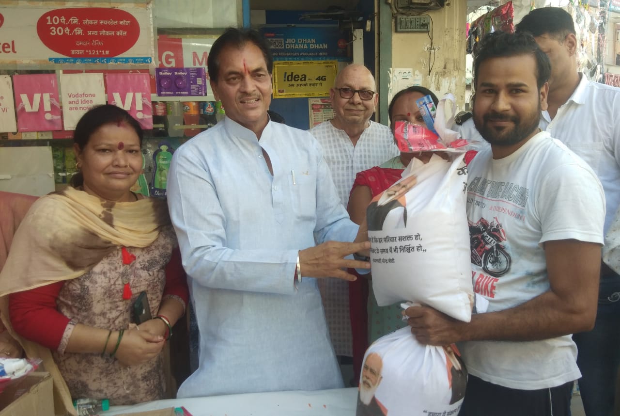 20 जरूरतमंदों को अन्नोत्सव के तहत खाद्यान्न किट वितरित की