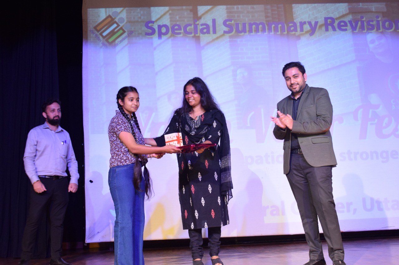 यूथ वोटर फेस्टिवल का हुआ आयोजन, सीईओ ने छात्र छात्राओं से किया संवाद