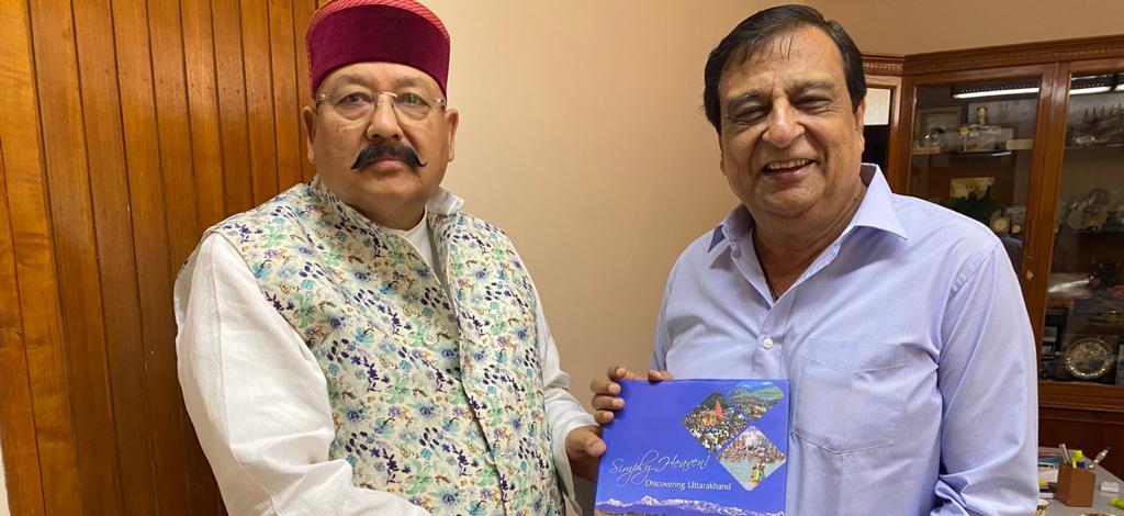 प्रसिद्ध फिल्म निर्माता व निर्देशक केसी बोकाड़िया ने महाराज से की मुलाकात