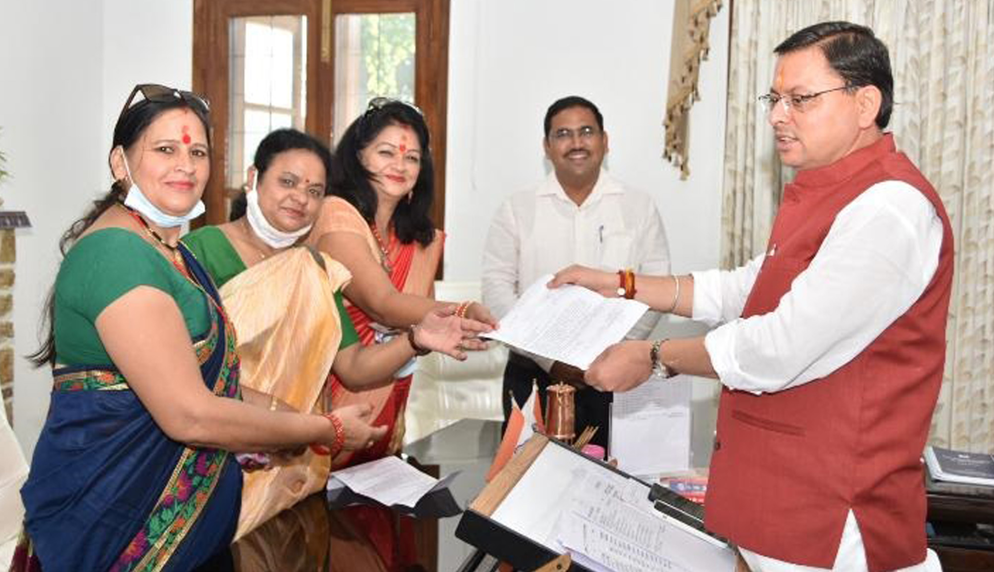 आंगनवाड़ी कार्यकत्रियों के प्रतिनिधिमंडल ने सीएम से की भेंट