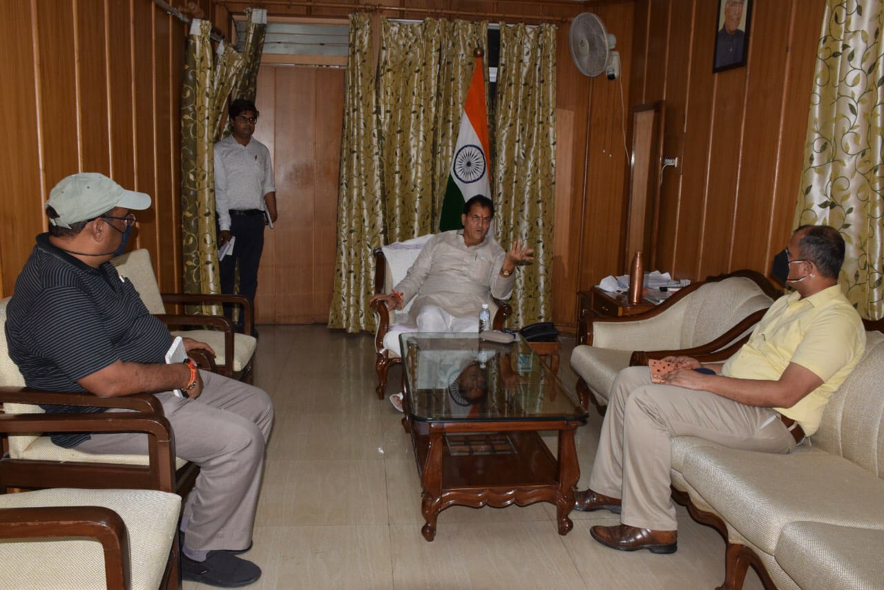 संजय झील के सौंदर्यीकरण को लेकर स्पीकर अग्रवाल ने वन विभाग के अधिकारियों के साथ की बैठक