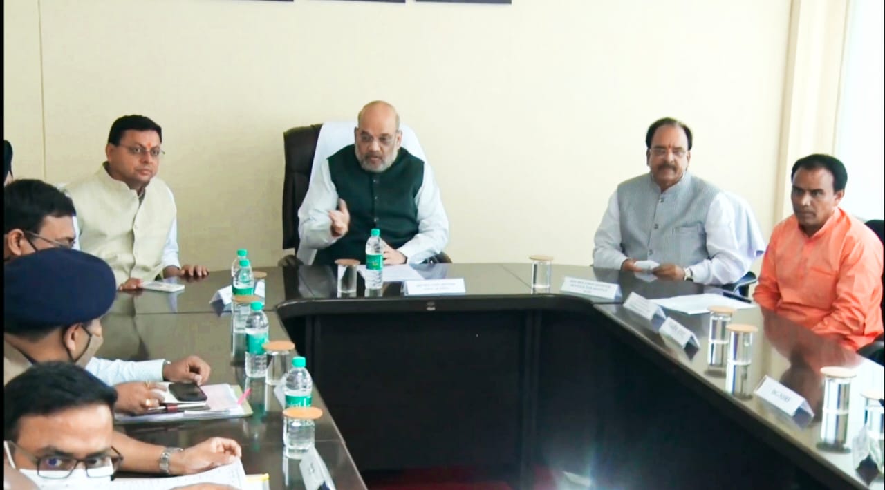 केंद्रीय गृहमंत्री अमित शाह ने किया आपदा प्रभावित क्षेत्रों का हवाई सर्वेक्षण, अधिकारियों की ली बैठक
