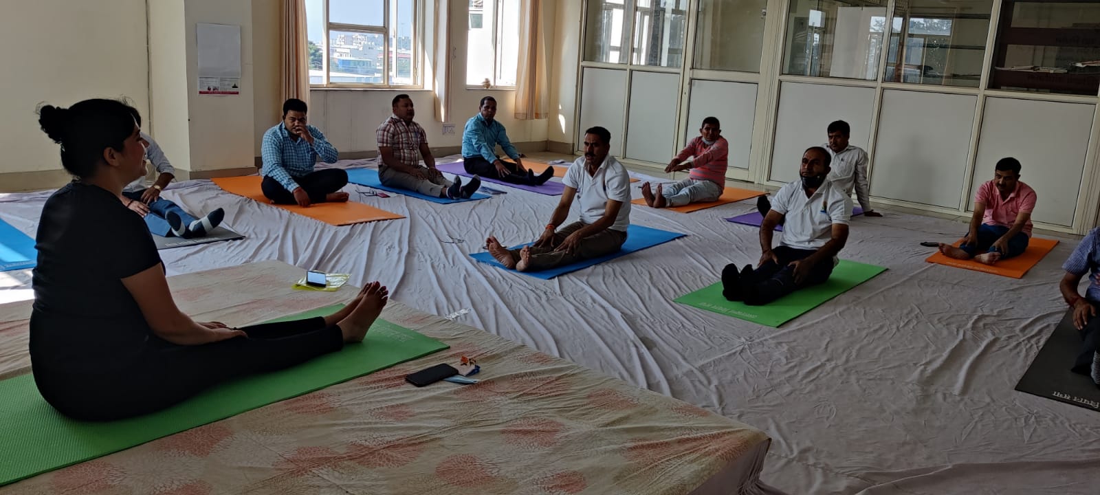 विधानसभा कार्मिकों को रोग प्रतिरोधक क्षमता बढ़ाने को योगिक क्रियाओं का अभ्यास कराया