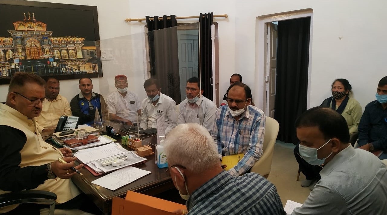 मंत्री जोशी ने मसूरी विधानसभा क्षेत्र की विकास योजनाओं की प्रगति समीक्षा की