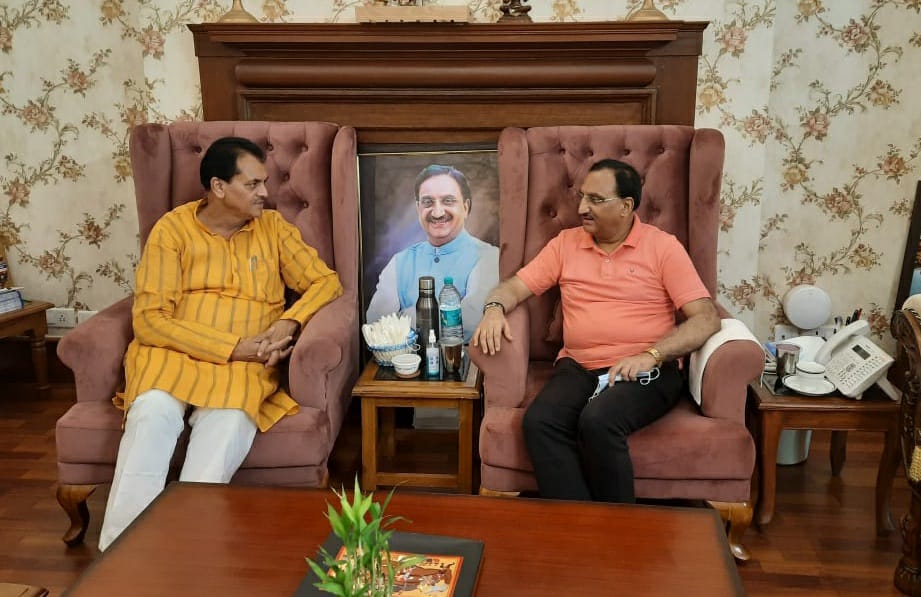 स्पीकर अग्रवाल ने सांसद निशंक का हाल-चाल जाना