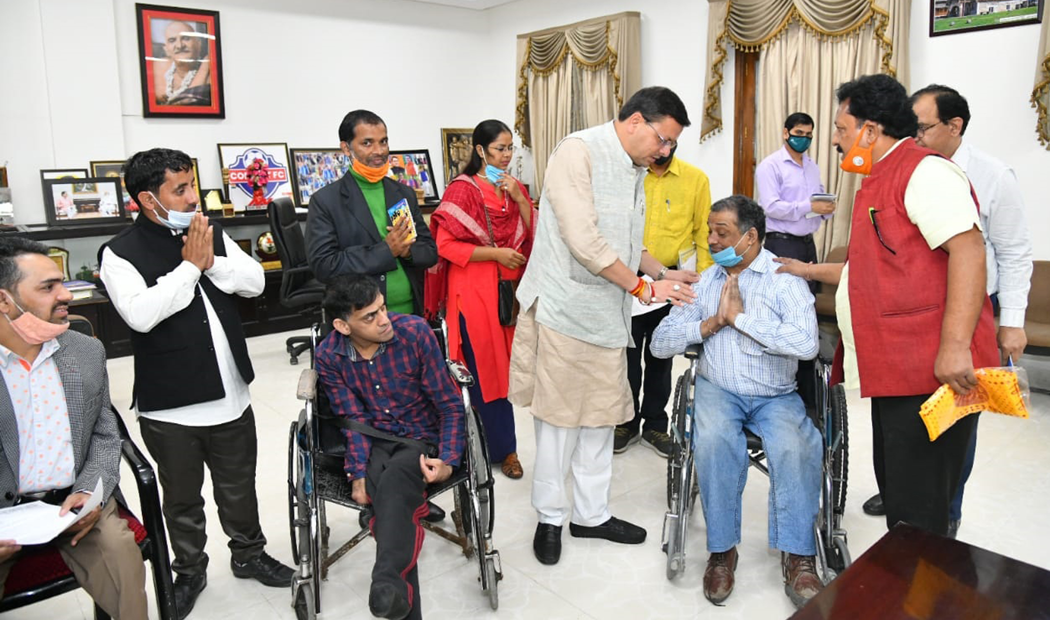 दिव्यांगों ने मुख्यमंत्री के समक्ष रखीं अपनी समस्याएं  