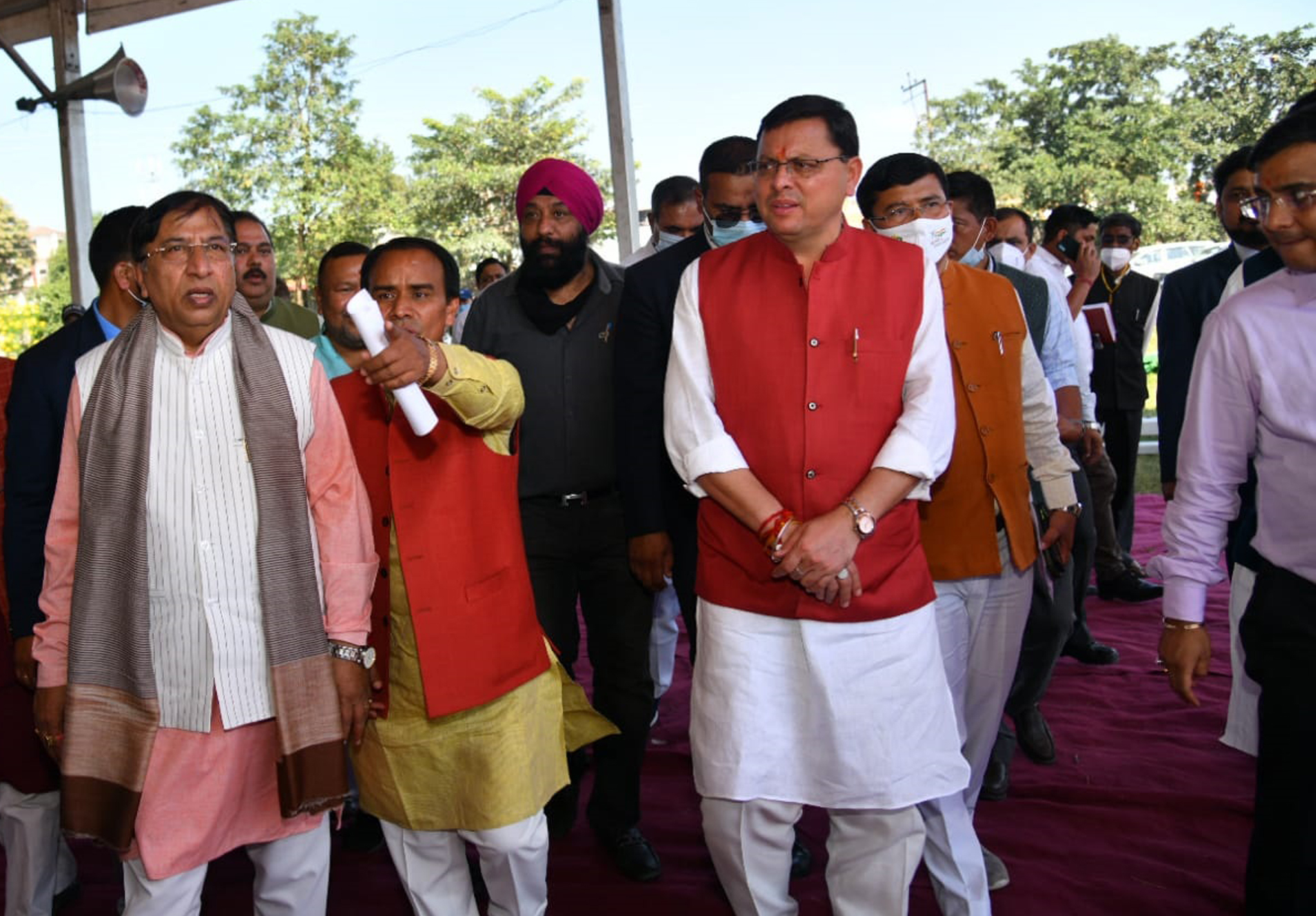 सीएम ने रेसकोर्स में केंद्रीय गृह मंत्री अमित शाह के दौरे से संबंधित व्यवस्थाओं का निरीक्षण किया