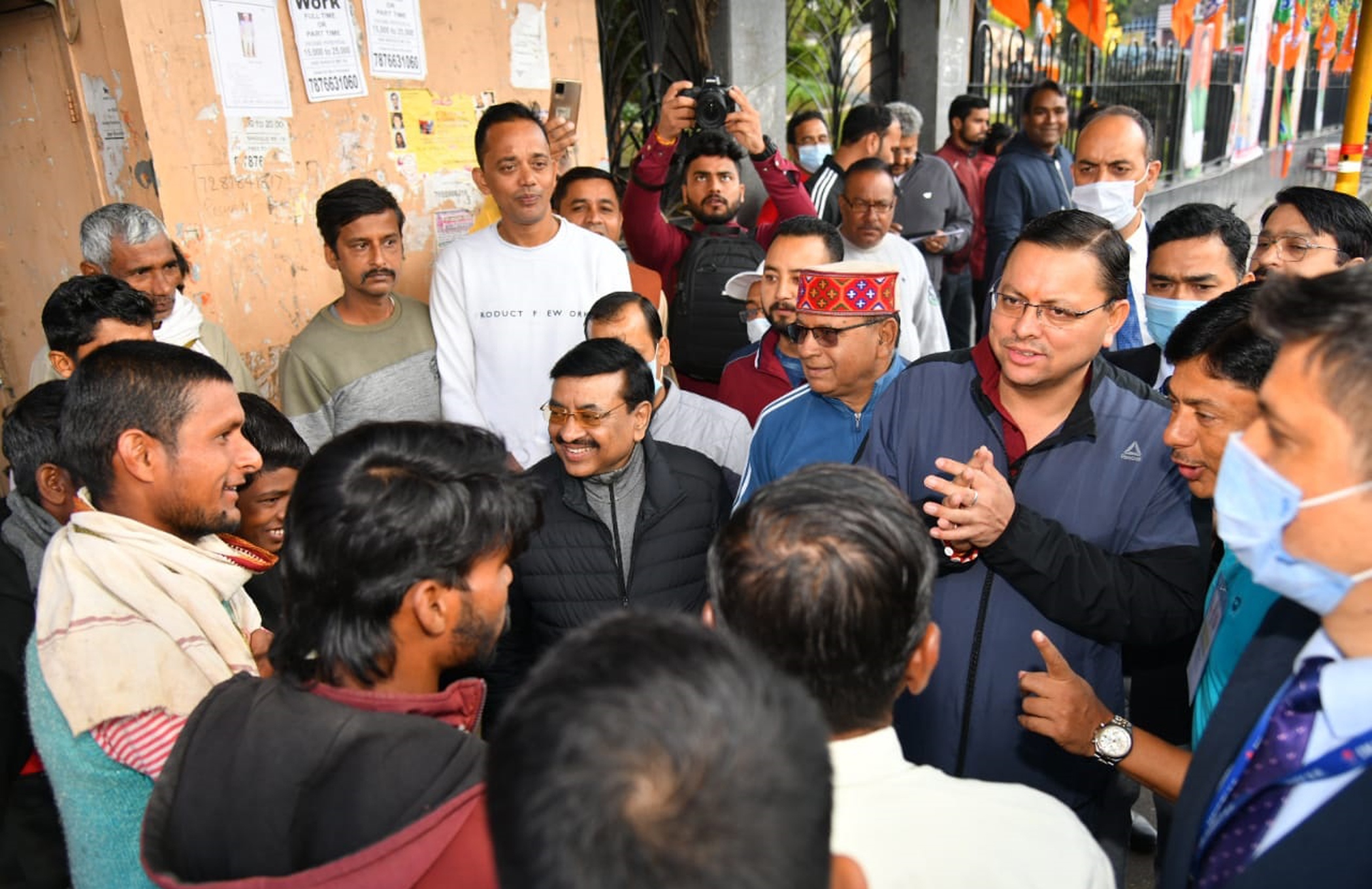 सीएम ने श्रमिकों से की मुलाकात