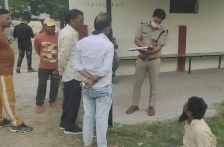 ट्रैक्टर ट्राली की चपेट में आने से बाइक सवार की मौत