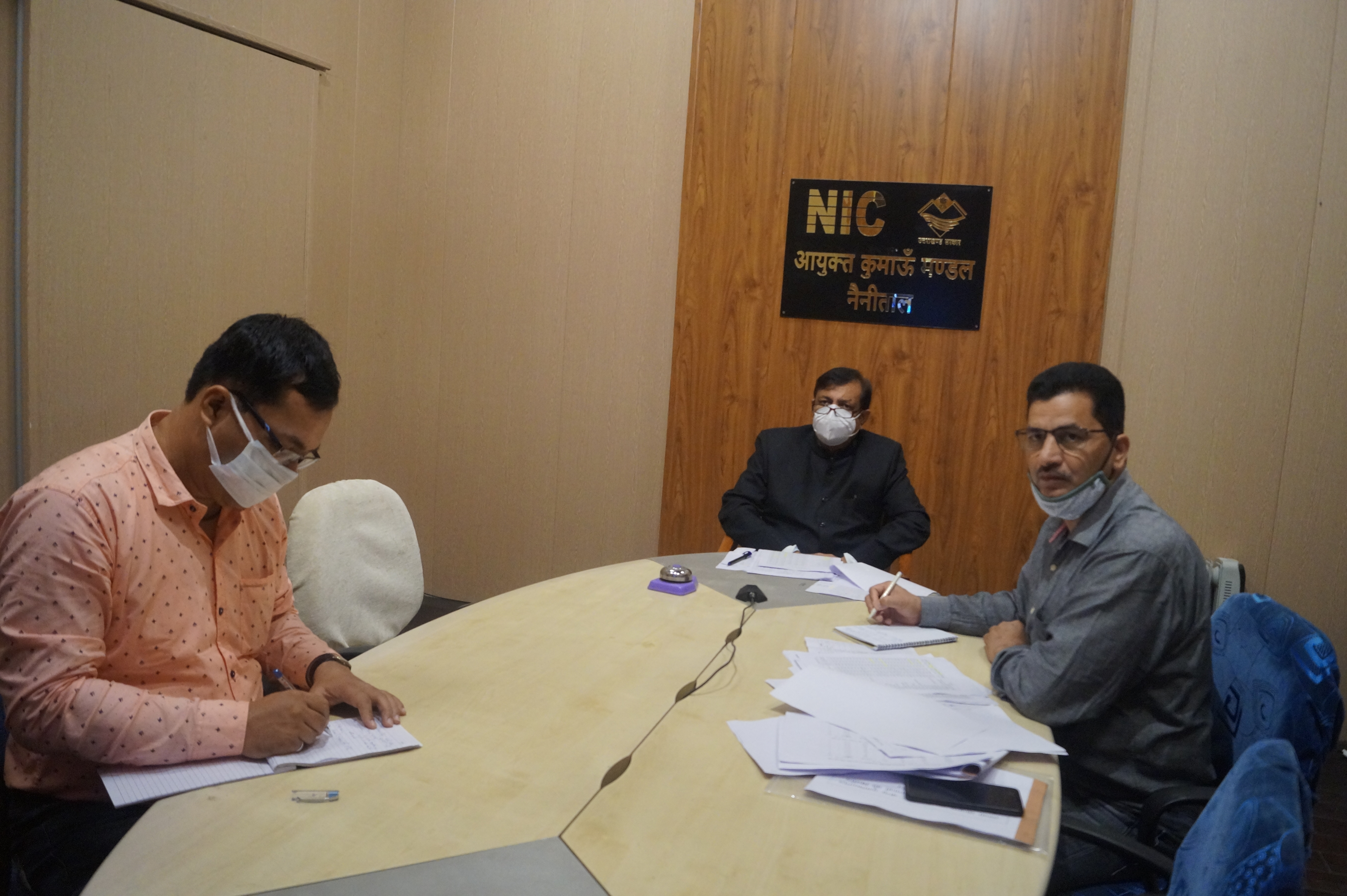 निर्माण कार्यों में गुणवत्ता पर विशेष ध्यान देते हुए समयबद्धता से पूर्ण करना सुनिश्चित करेंः मंडलायुक्त