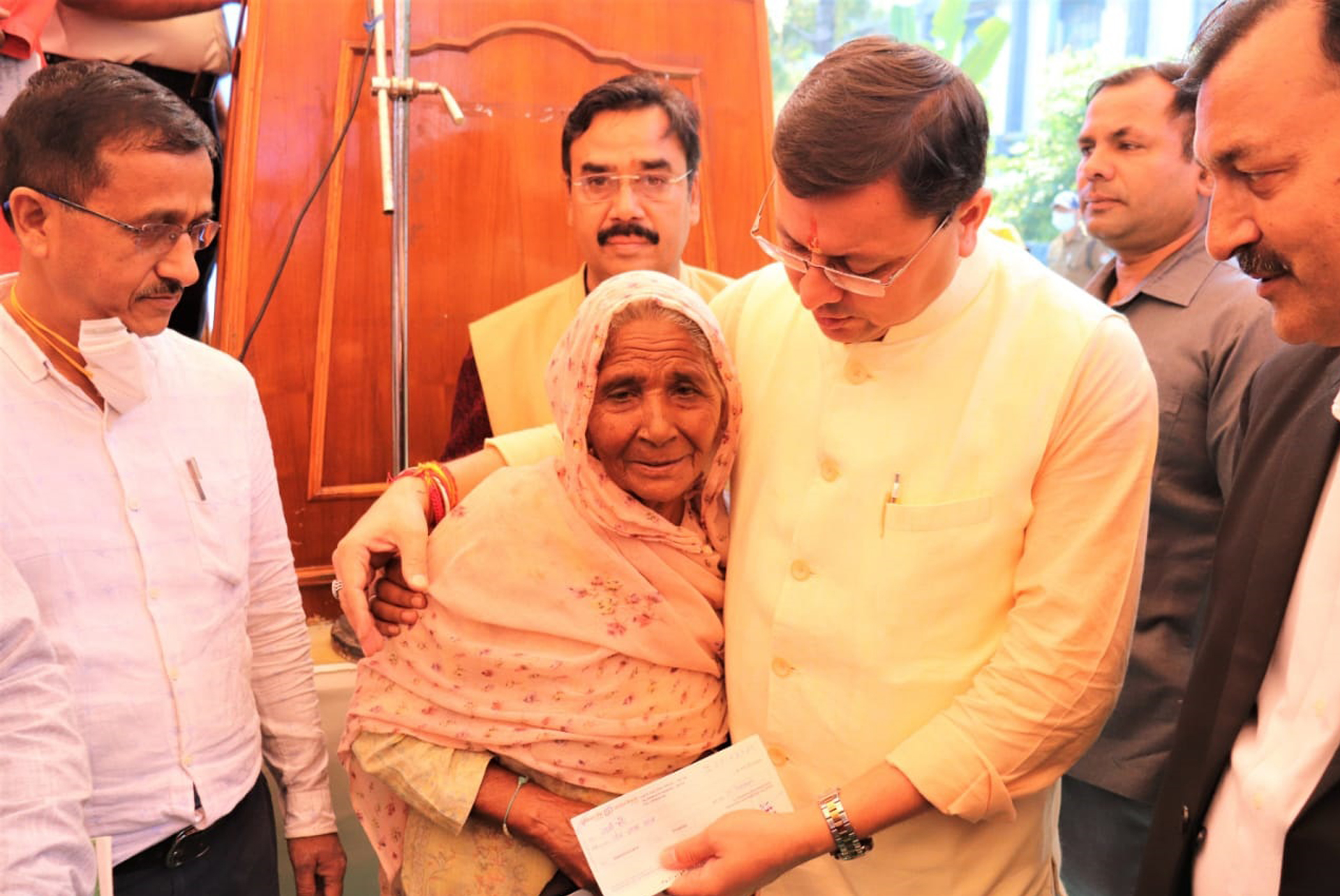 मुख्यमंत्री पुष्कर सिंह धामी ने आम जनता की समस्याएं सुनीं