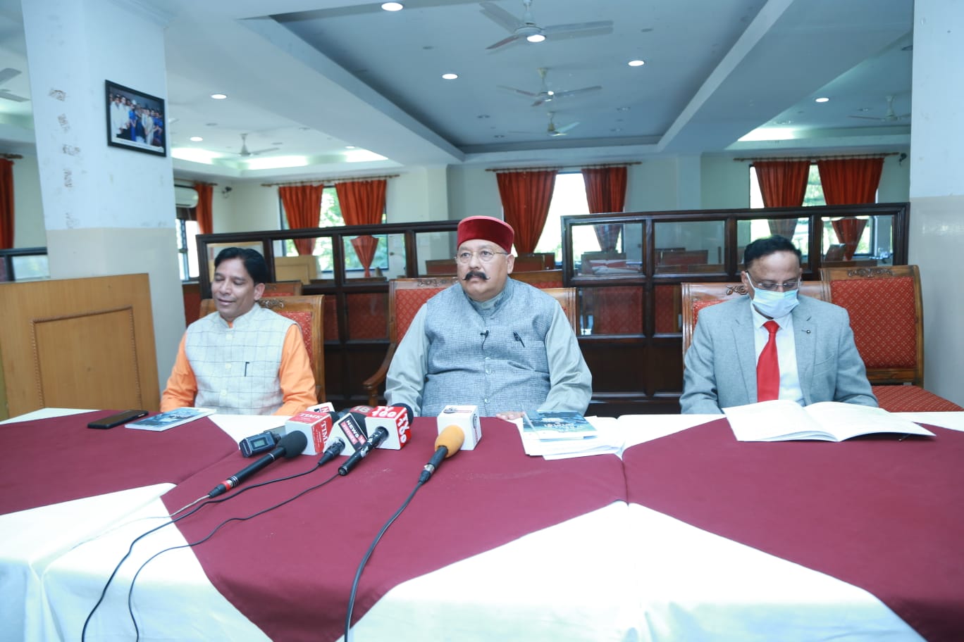 पर्यटन मंत्री ने की साहसिक शिखर सम्मेलन की तैयारियों की समीक्षा