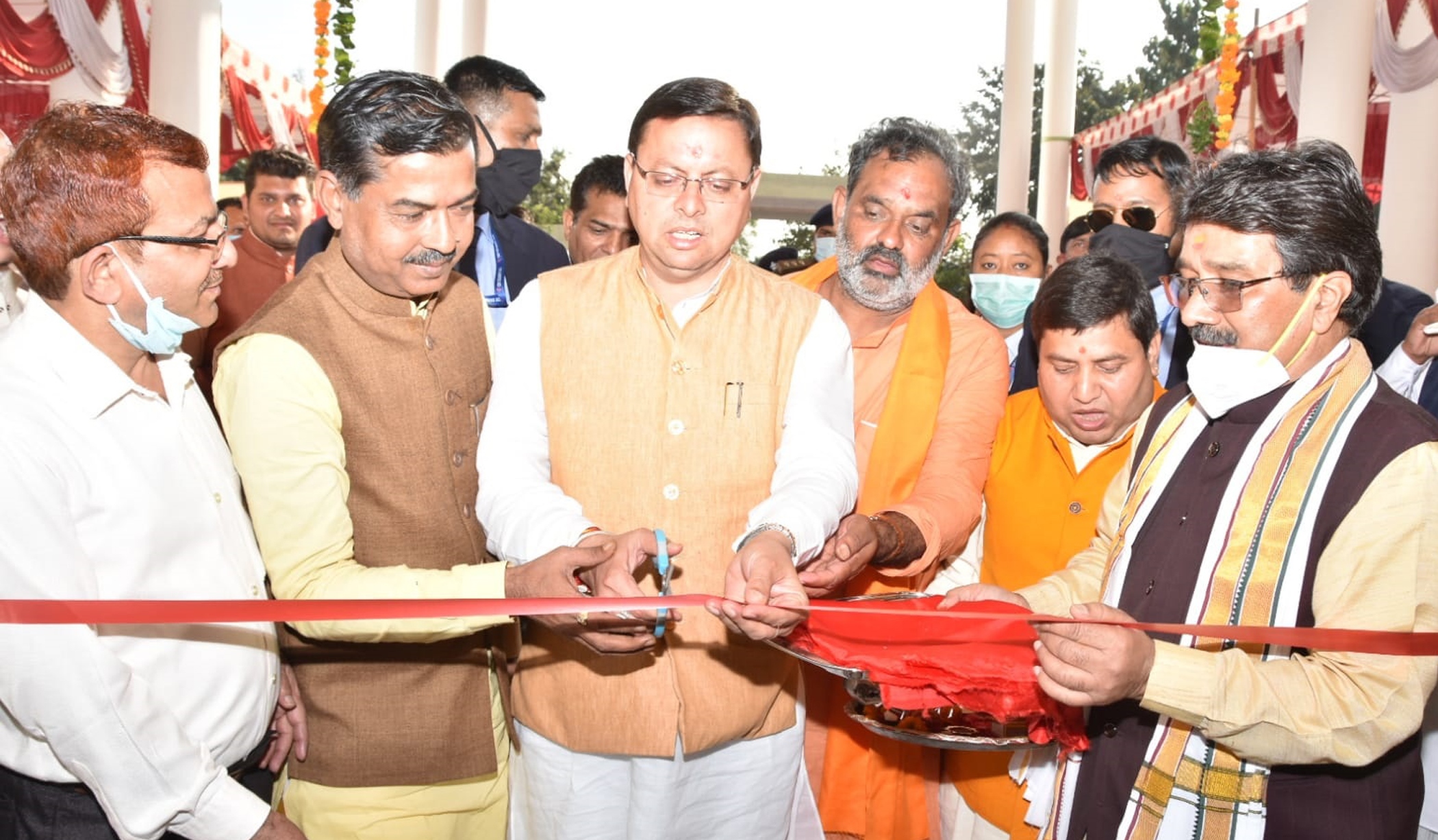 संस्कृत विश्वविद्यालय के प्रशासनिक भवन का किया लोकार्पण