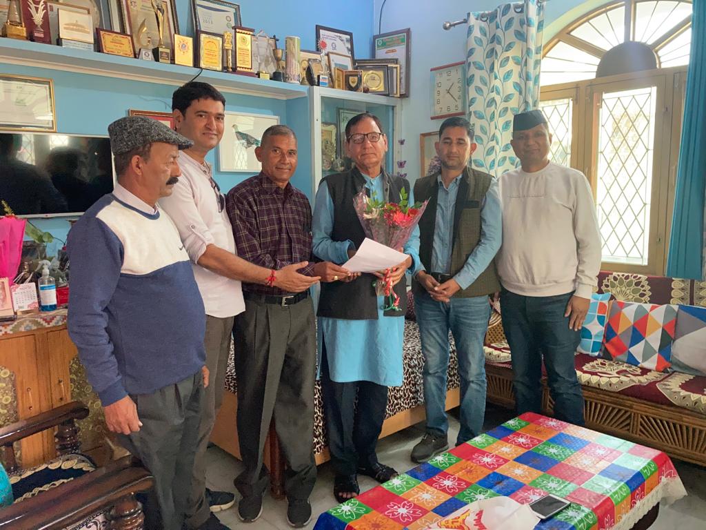 पद्मश्री कल्याण सिंह रावत को दी बधाई