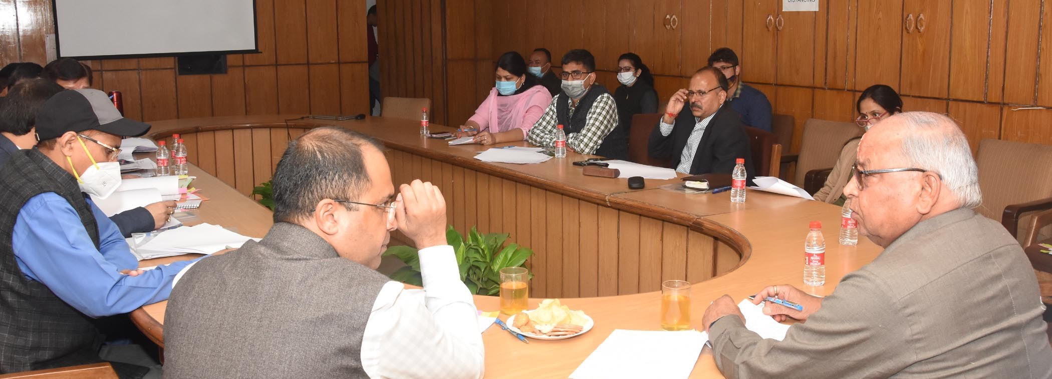 प्रधानमंत्री आवास योजना की गति में तेजी लाने के मंत्री ने दिए निर्देश