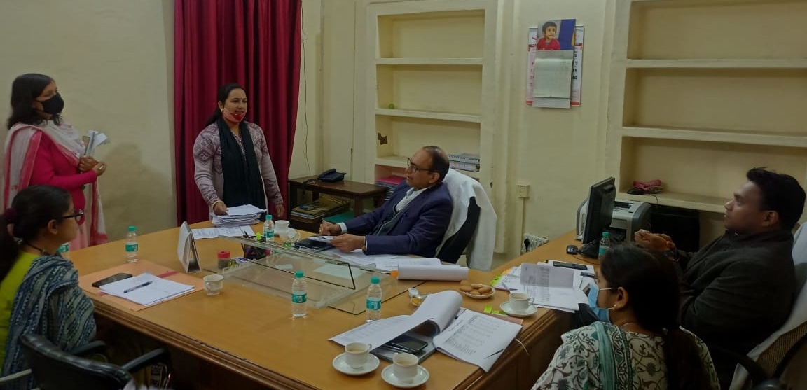 अधिक से अधिक नए मतदाताओं को मतदाता सूची में शामिल करने के मंडलायुक्त ने दिए निर्देश  