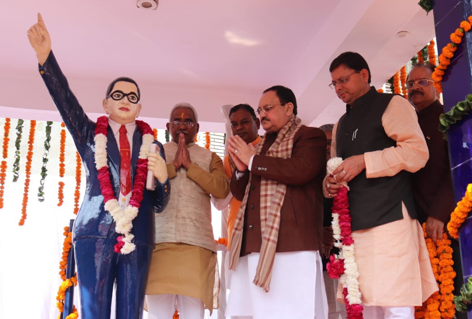 बाबा साहेब डॉ. भीमराव अंबेडकर की प्रतिमा पर जेपी नड्ढा ने किया माल्यार्पण