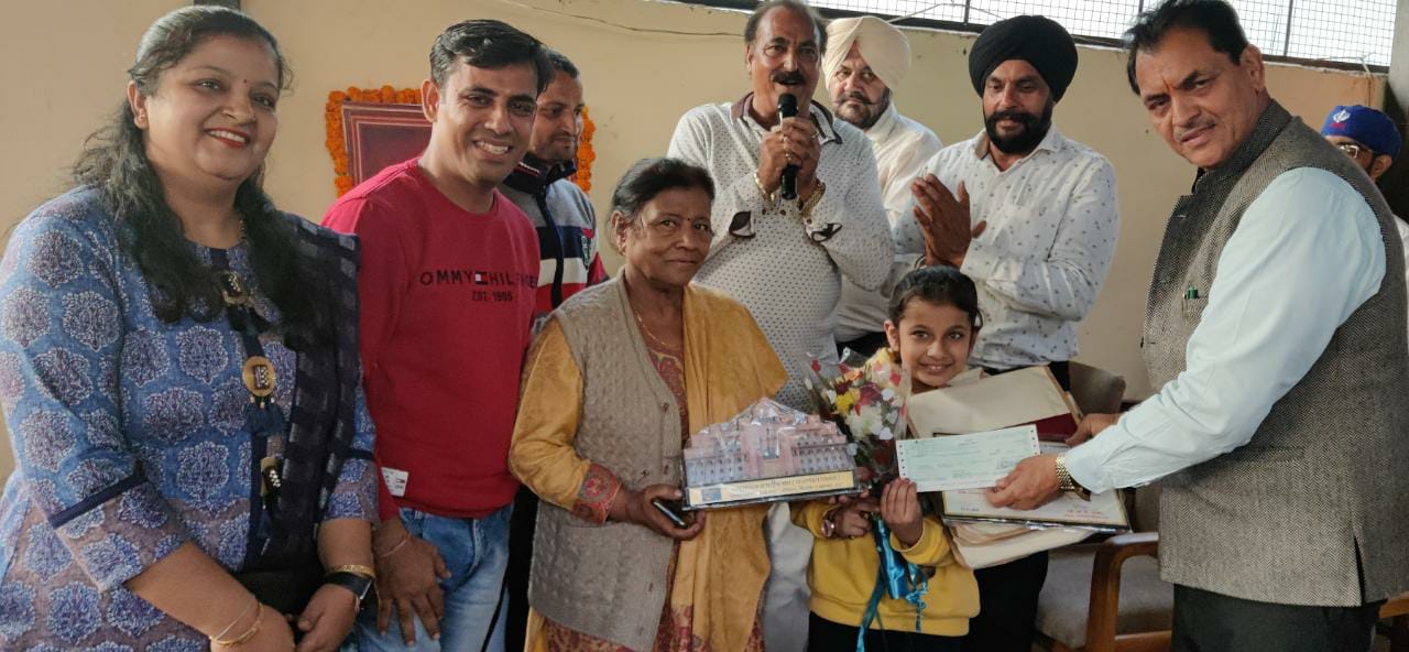 विधानसभा अध्यक्ष ने बाल विधायक की भूमिका निभाने वाली रिद्धि कोहली को किया सम्मानित