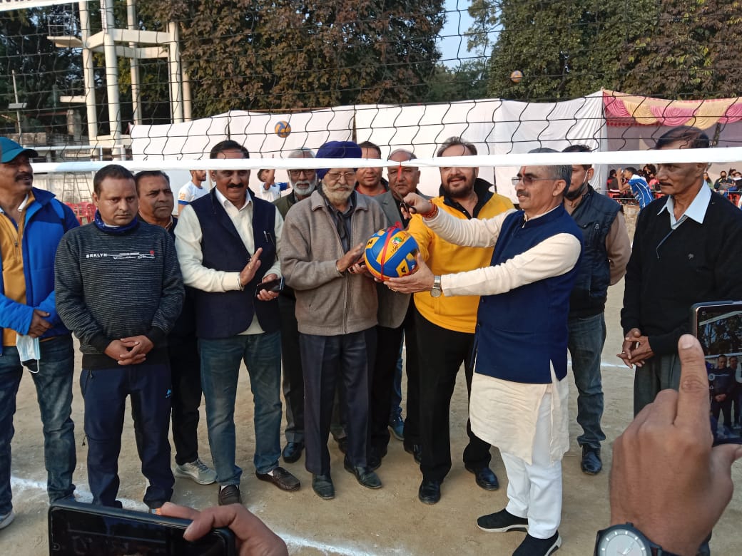 मेयर सुनील उनियाल गामा ने  किया यूथ वॉलीबॉल चैंपियनशिप का उद्धघाटन 