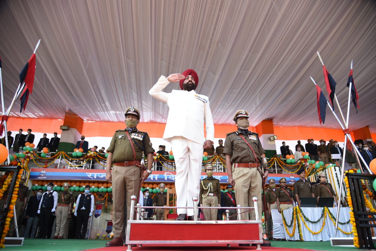 12 पुलिस कर्मियों को राष्ट्रपति पुलिस पदक एवं पुलिस पदकों से अलंकृत किया