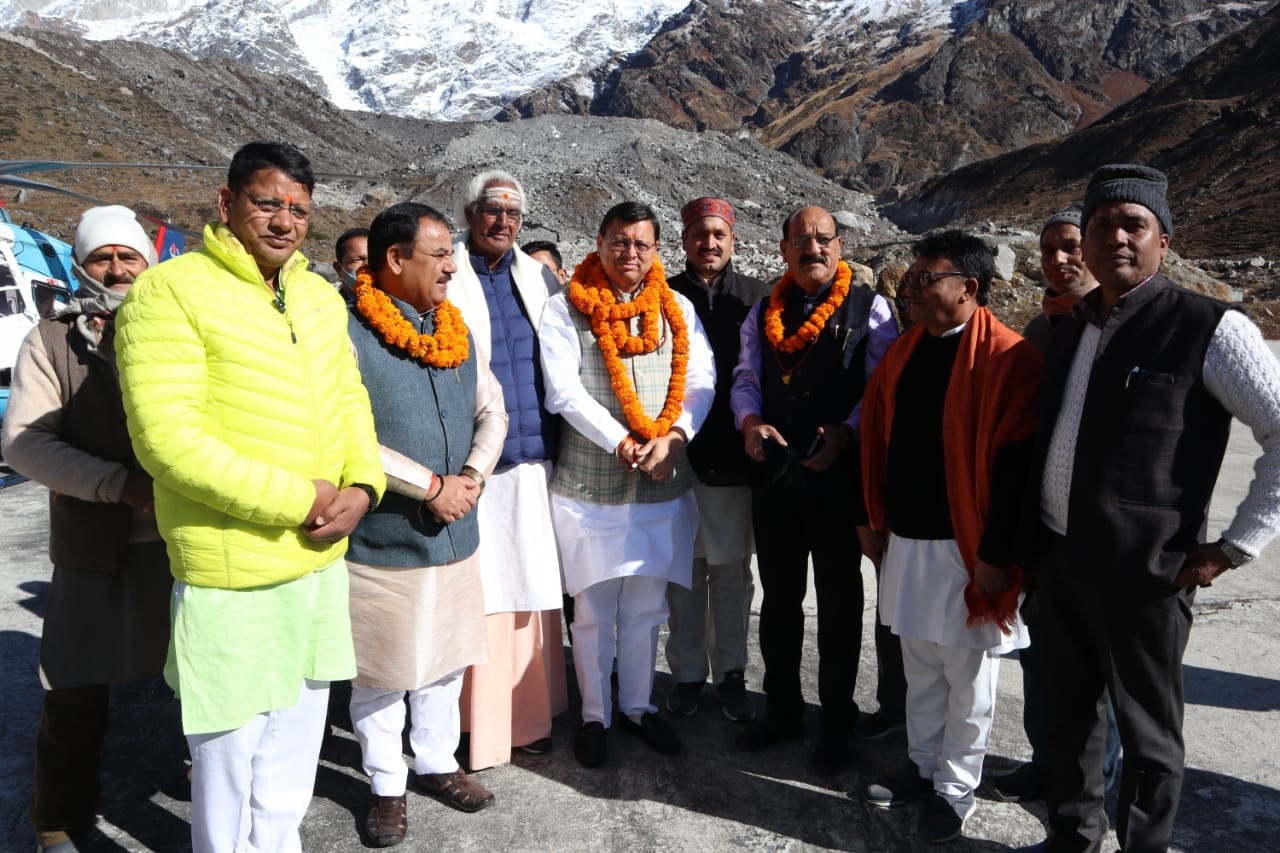 सीएम धामी ने किए बाबा केदार के दर्शन, पीएम मोदी के आगमन की तैयारियों का लिया जायजा