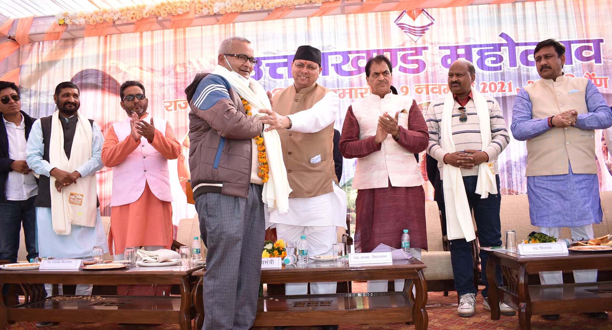 ग्रीष्मकालीन राजधानी गैरसैंण में धूमधाम से मना राज्य स्थापना दिवस, आंदोलनकारियों को किया सम्मानित