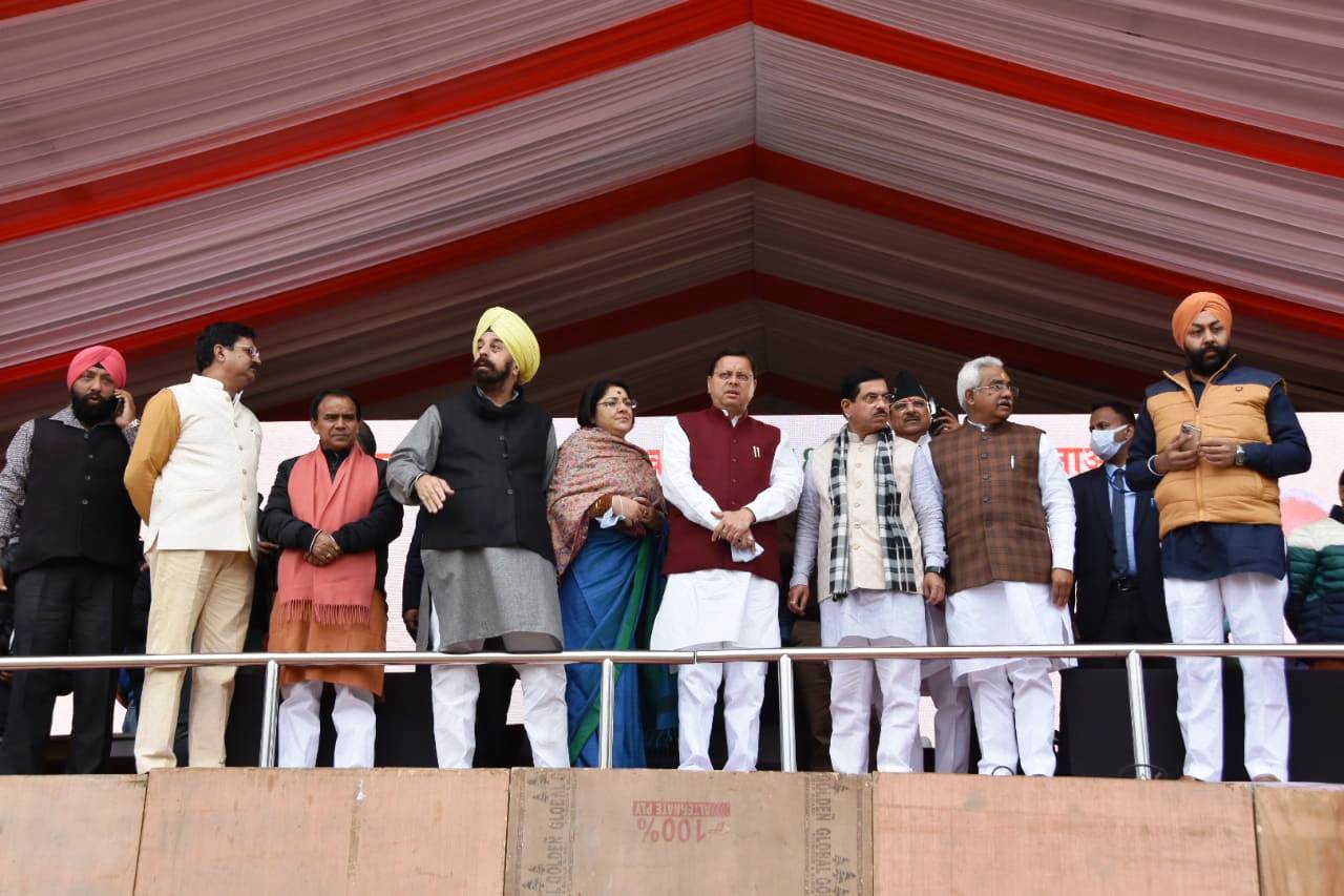 पीएम मोदी के रैली स्थल का सीएम ने किया निरीक्षण, व्यवस्थाओं का जायजा लिया