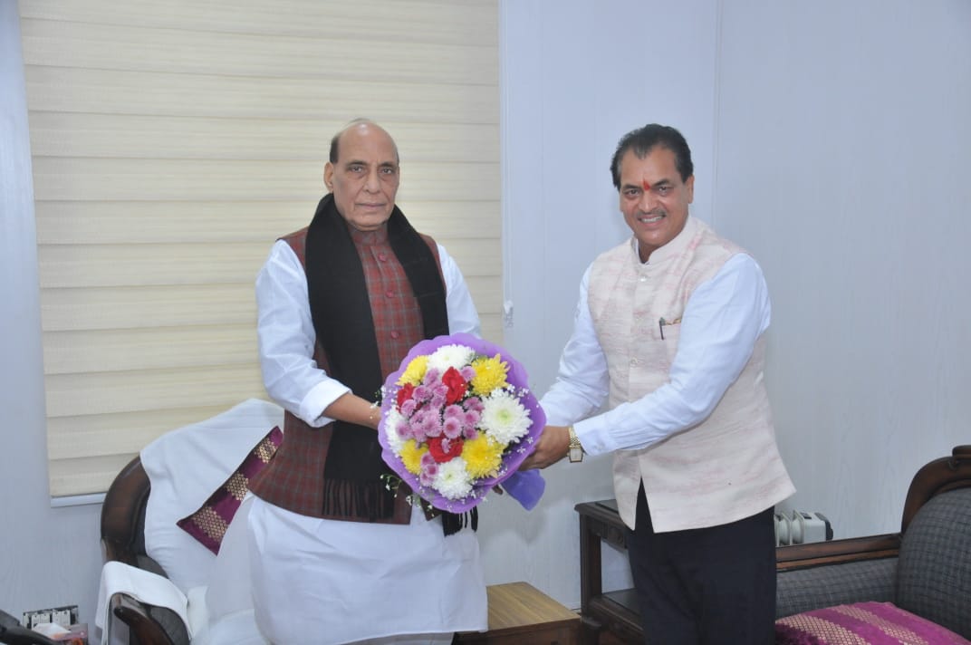 विधानसभा अध्यक्ष ने केंद्रीय रक्षा मंत्री राजनाथ सिंह से की भेंट