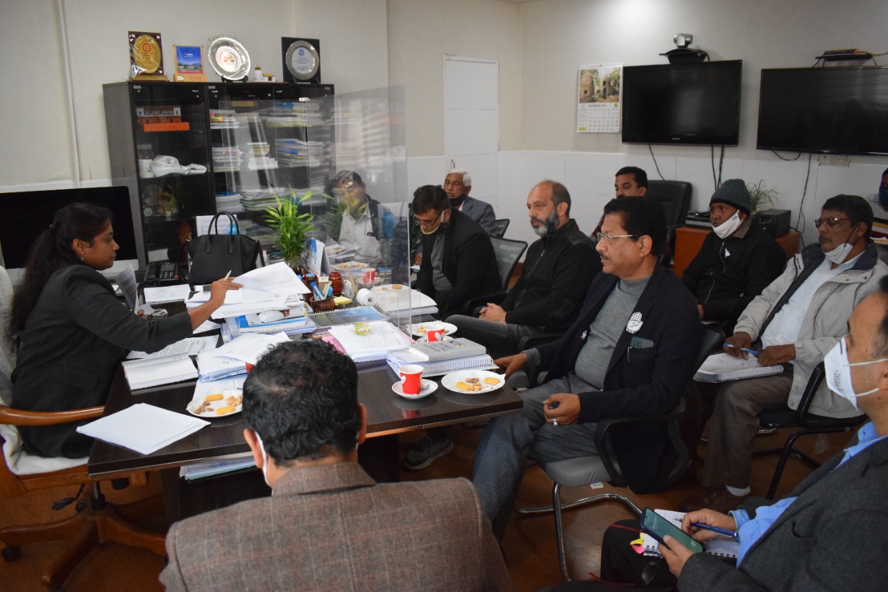 राजनीतिक दलों के प्रतिनिधियों के साथ मुख्य निर्वाचन अधिकारी ने की बैठक