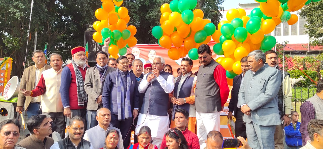 भाजपा ने किए विजय संकल्प रैली के लिए एलईडी वाहन किया रवाना