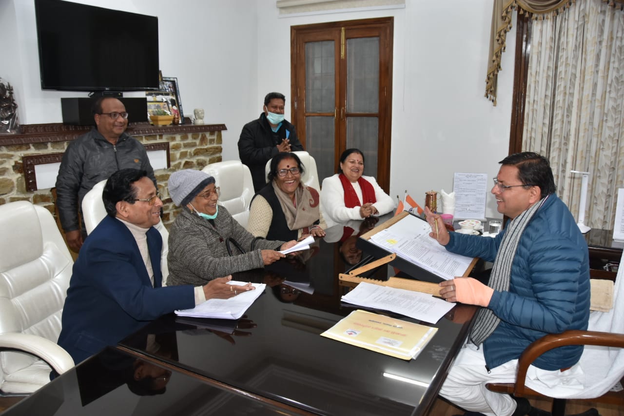 राज्य आंदोलनकारियों ने मुख्यमंत्री से की भेंट