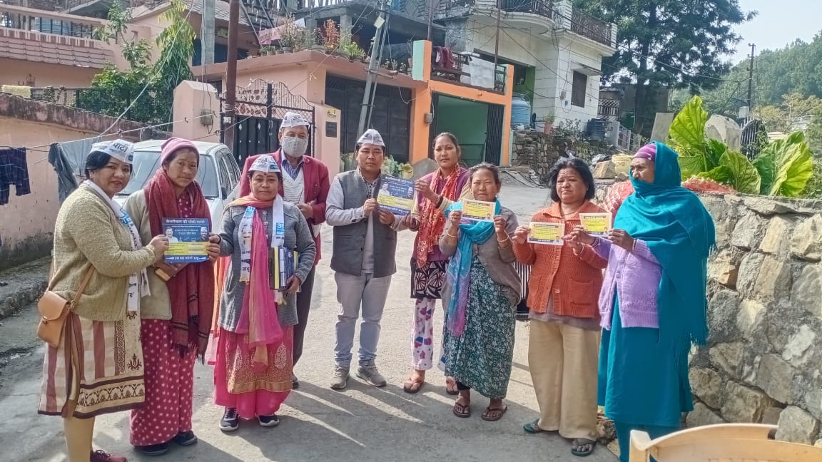 आप महिला मोर्चा ने चलाया जनसंपर्क अभियान