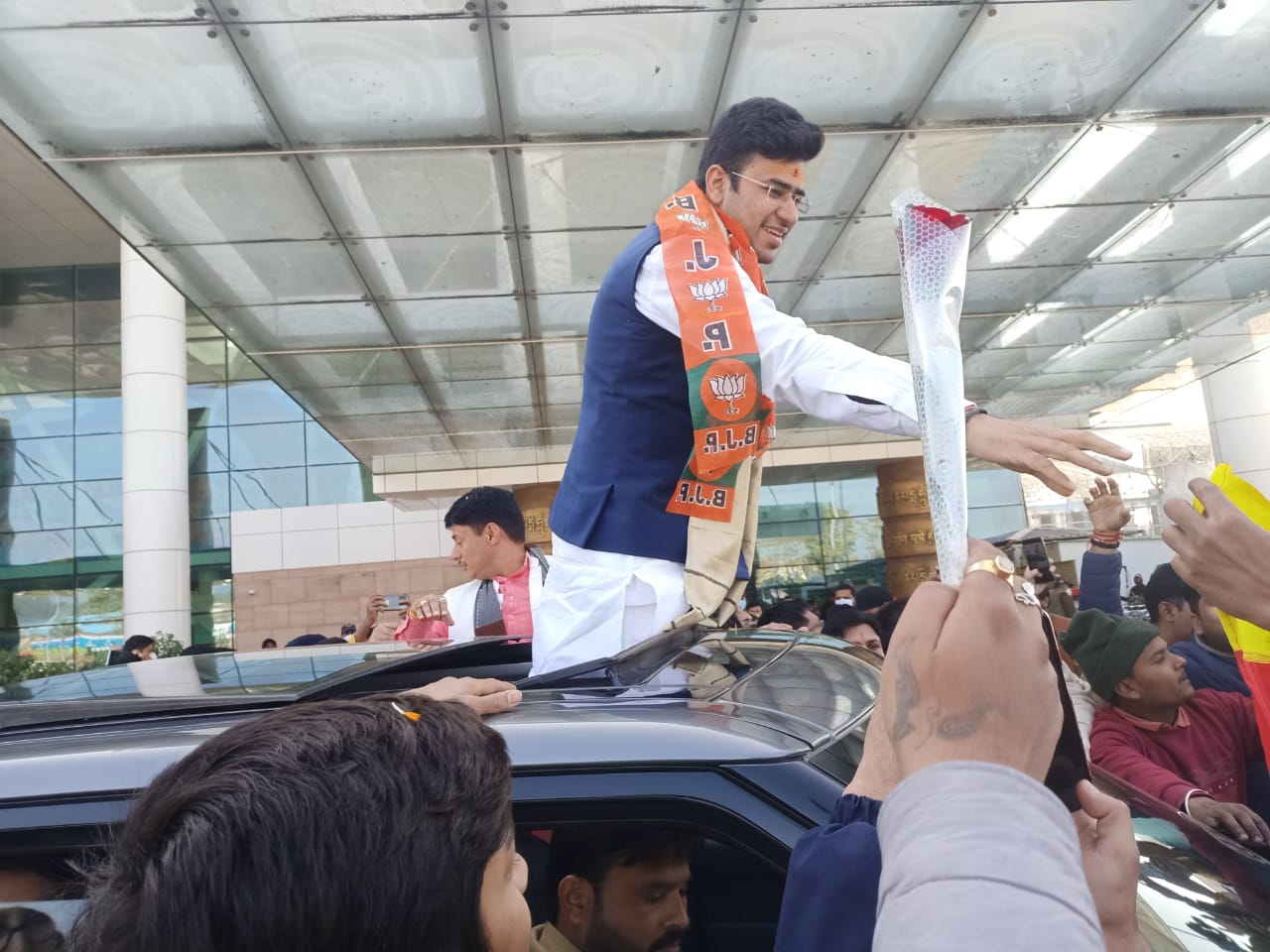 राष्ट्रीय अध्यक्ष तेजस्वी का दून पहुंचने पर भाजयुमो कार्यकर्ताओं ने किया स्वागत