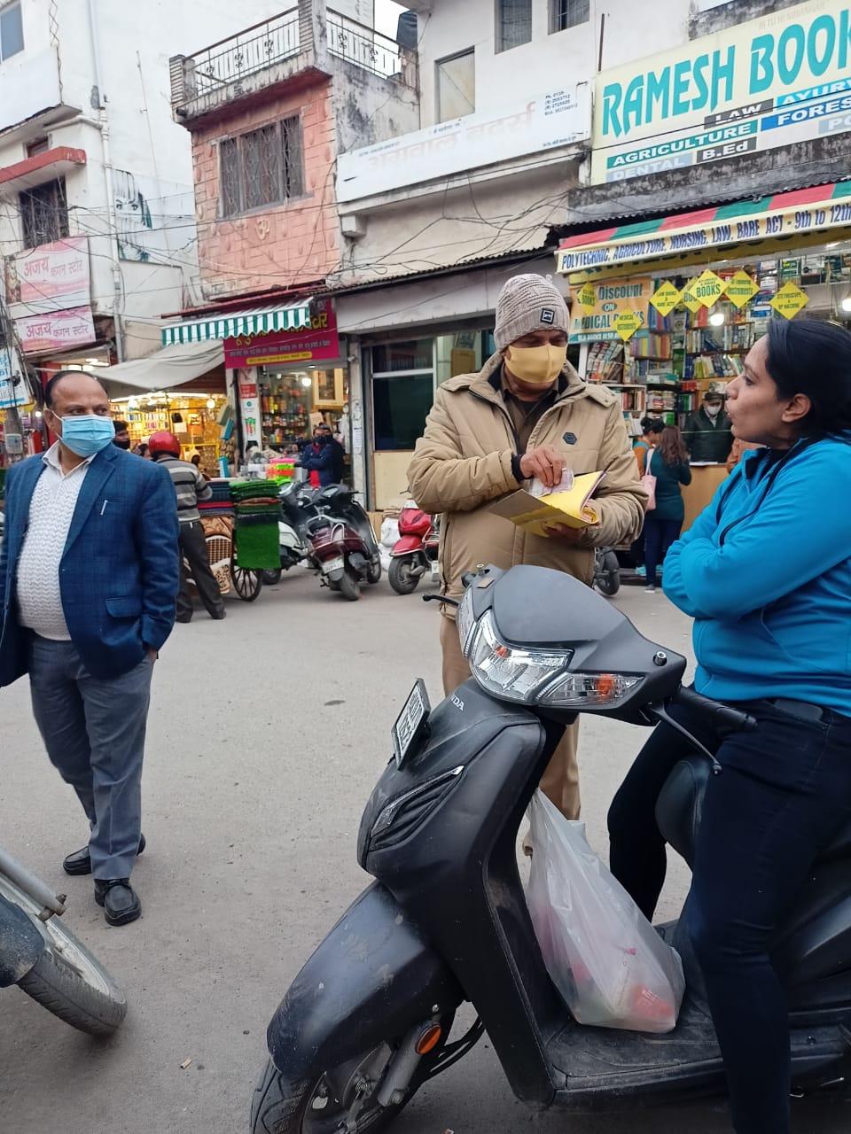 मास्क न पहनने पर 90 लोगों के चालान किए गए