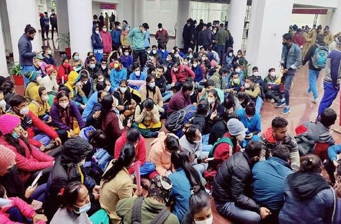 95 आउटसोस कर्मियों को एम्स से निकाले जाने पर हंगामा