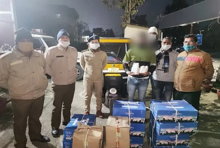 ऑटो से 15 पेटी अवैध शराब बरामद, एक गिरफ्तार