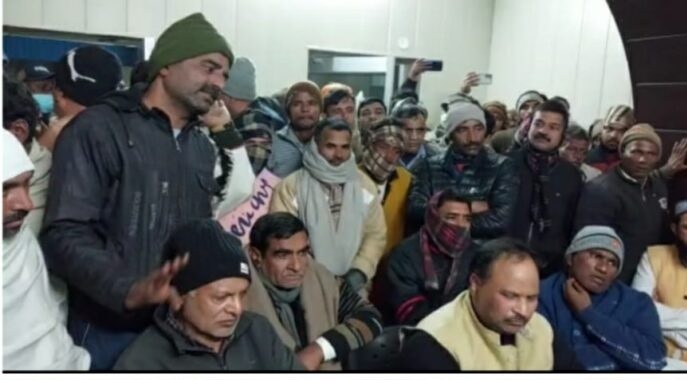 भाजपा नेताओं से अभद्रता मामले में दरोगा सहित दो सिपाही लाइन हाजिर