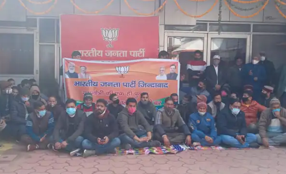 यमुनोत्री क्षेत्र भाजपाइयों ने विधायक केदार रावत का किया विरोध, कहा-युवा चेहरे को देें टिकट