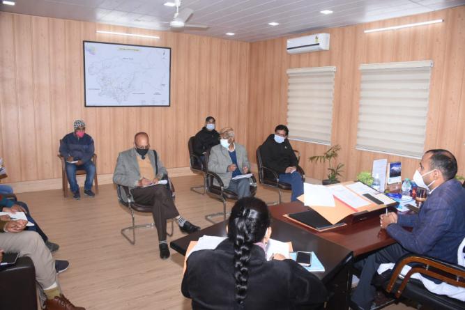 जिलाधिकारी मयूर दीक्षित की अध्यक्षता में कोविड-19 जिला मॉनीटरिंग समिति की बैठक का आयोजन किया गया