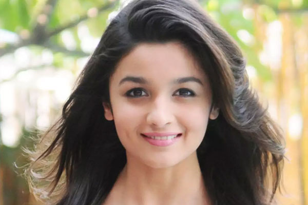 Alia Bhatt Ranbir kapoor Love Story: 11 साल की उम्र में पहली बार रणबीर से मिली थीं आलिया, मिलते ही दे बैठी थीं दिल