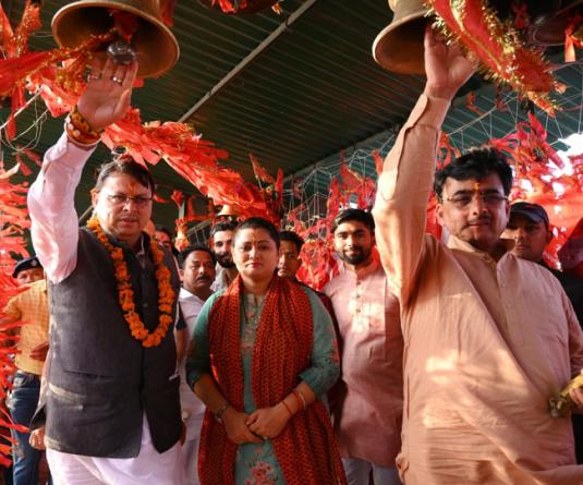 मां पूर्णागिरि धाम में मुख्यमंत्री पुष्कर सिंह धामी ने पत्नी संग पहुंचकर मां के दर्शन कर प्रदेश व देश में सुख समृद्धि की कामना की