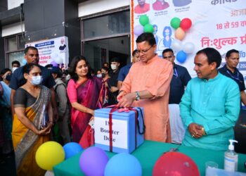 कोविड टीकाकरण अमृत महोत्सव का मुख्यमंत्री ने स्वयं टीका लगाकर किया शुभारम्भ