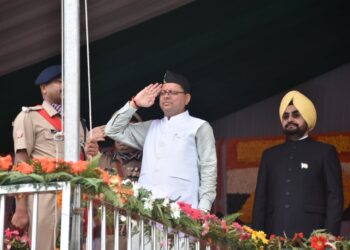 स्वतंत्रता दिवस के मौके पर मुख्यमंत्री धामी ने किया परेड ग्राउंड में ध्वजारोहण